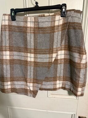 bagatelle Plaid Mini Skirt in Gray, Brown and White